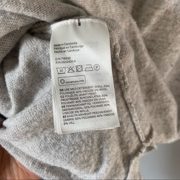 H&M Wool Blend Deep V Sweater - Picture 3 of 4